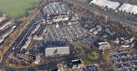 cheshire oaks closing time.